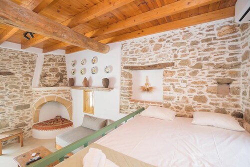 Amarantos-Traditional Village House-Apollona