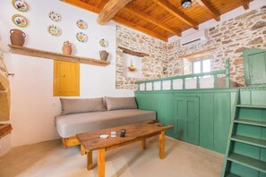 Smart TV - Amarantos-Traditional Village House-Apollona (7X58+G6V Apollona, Greece)