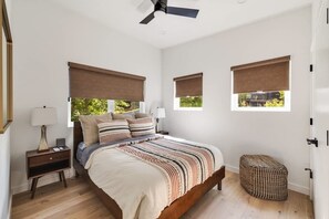 3 bedrooms, iron/ironing board, free WiFi, bed sheets - Level Up | Hot Tub + Fireplace + Fire Pit + Dogs (Young Harris)