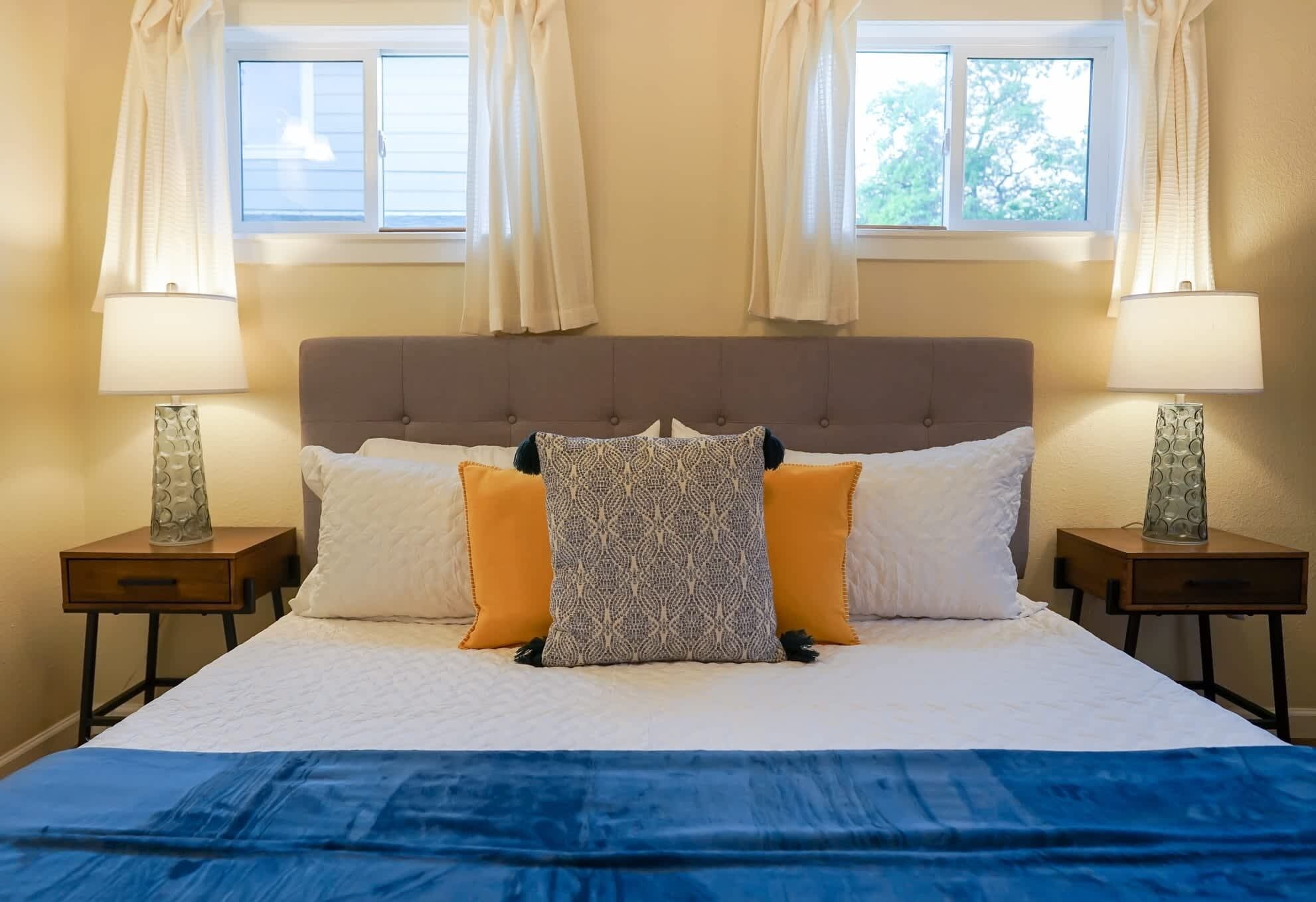 2 bedrooms, desk, iron/ironing board, WiFi