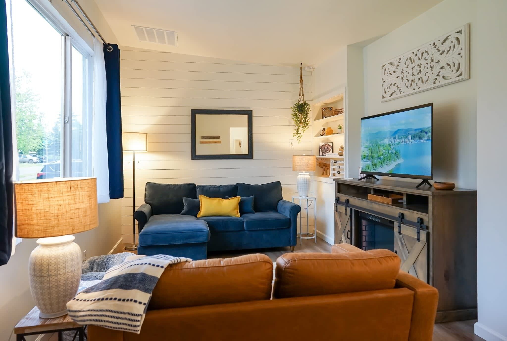 TV, fireplace, offices