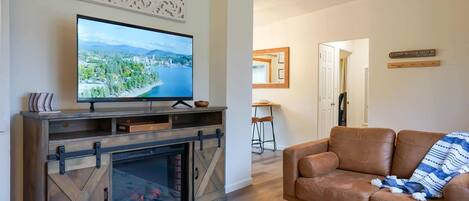 Télévision, cheminée, espaces bureaux