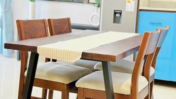 Classic Apartment | In-room dining