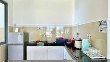 Apartamento, 4 habitaciones | Cocina compartida | Mesa de comedor
