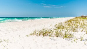 A beach with white sand and clear blue water. - Lowe Tide, Fantastic Private Beach Front Home. 5 Stars! (Navarre)