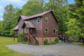 Exterior - Nottely and Nice-Riverfront,dog friendly,hot tub (Blairsville)
