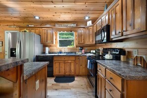 Fridge, microwave, oven, stovetop - Nottely and Nice-Riverfront,dog friendly,hot tub (Blairsville)