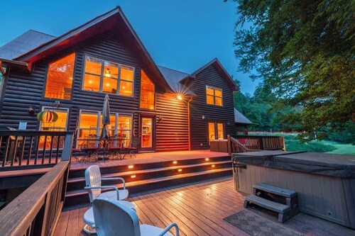 Nottely and Nice-Riverfront,dog friendly,hot tub