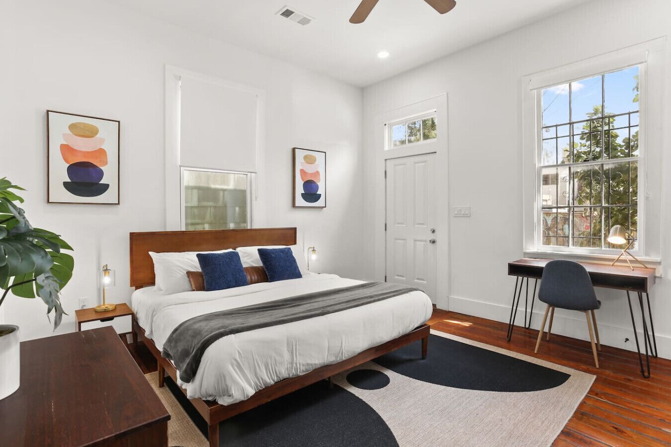 4 bedrooms, desk, iron/ironing board, travel crib