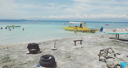 5 Bedrm villa by the seaside great for diving and snorkling family friendly.