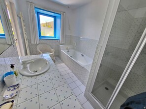 Shower - 391-Beautiful fisherman's house, closer to the beach with sea view (Primelin)