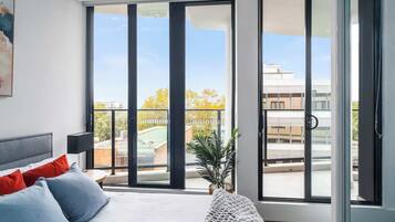 2 Schlafzimmer, Schreibtisch, Bügeleisen/Bügelbrett, Reisekinderbett