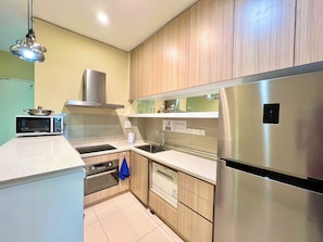 Shared kitchen - Capital O 90992 iStay - The Loft Imago (Kota Kinabalu)
