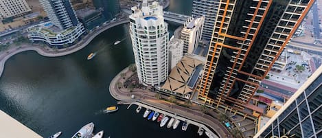 Télévision à écran plat