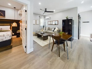 1 makuuhuone, silitysrauta/-lauta, ilmainen Wi-Fi, vuodevaatteet