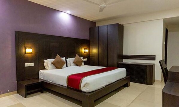Egyptian cotton sheets, premium bedding, in-room safe, free WiFi - FabHotel Prime Sukh (Mumbai)