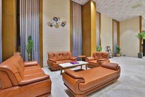 Lobby sitting area - FabHotel Prime Empyrean (Gandhinagar)