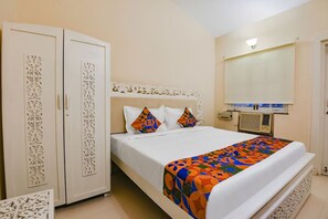 Egyptian cotton sheets, premium bedding, in-room safe, free WiFi - FabHotel Emerald Highland (Candolim)