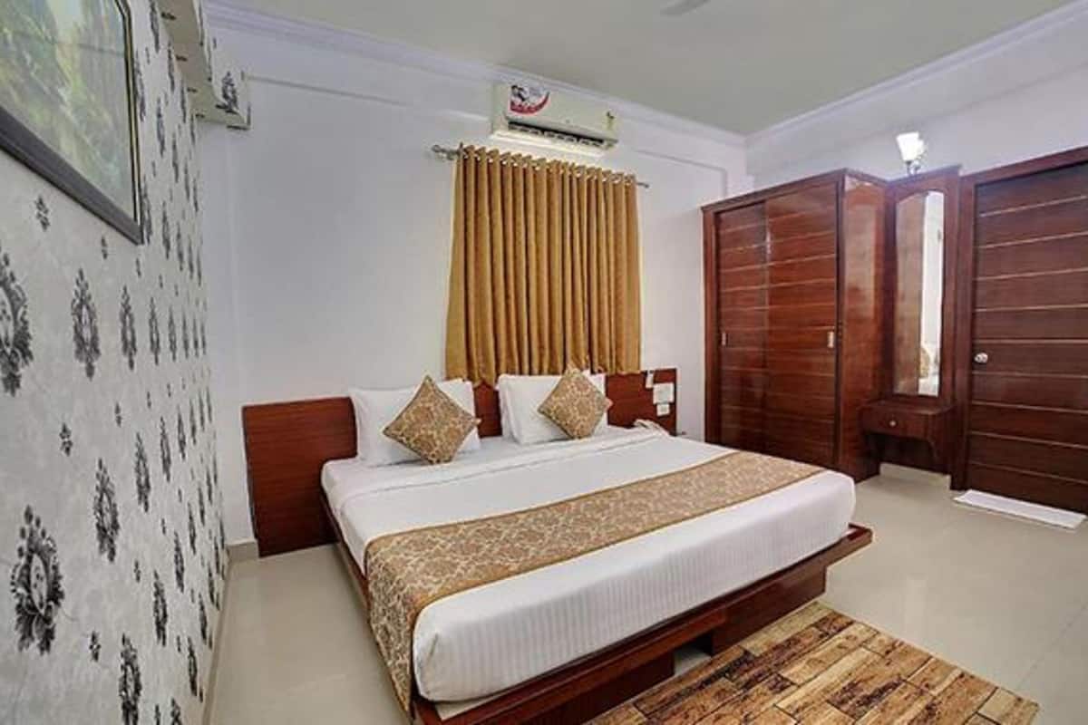 Deluxe Room | 1 bedroom, Egyptian cotton sheets, premium bedding, in-room safe