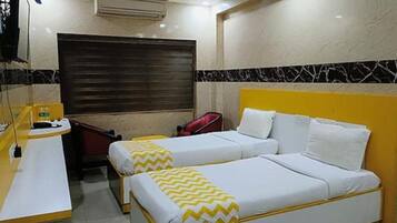 Egyptian cotton sheets, premium bedding, in-room safe, free WiFi