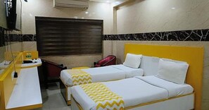 1 bedroom, Egyptian cotton sheets, premium bedding, in-room safe