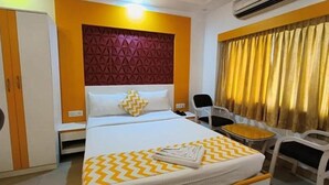 A hotel room with a bed, a desk, and a chair. - FabHotel Prime Stalin Pleasant Park (Chennai)