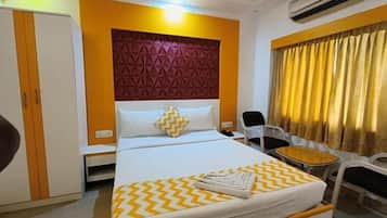 Egyptian cotton sheets, premium bedding, in-room safe, free WiFi