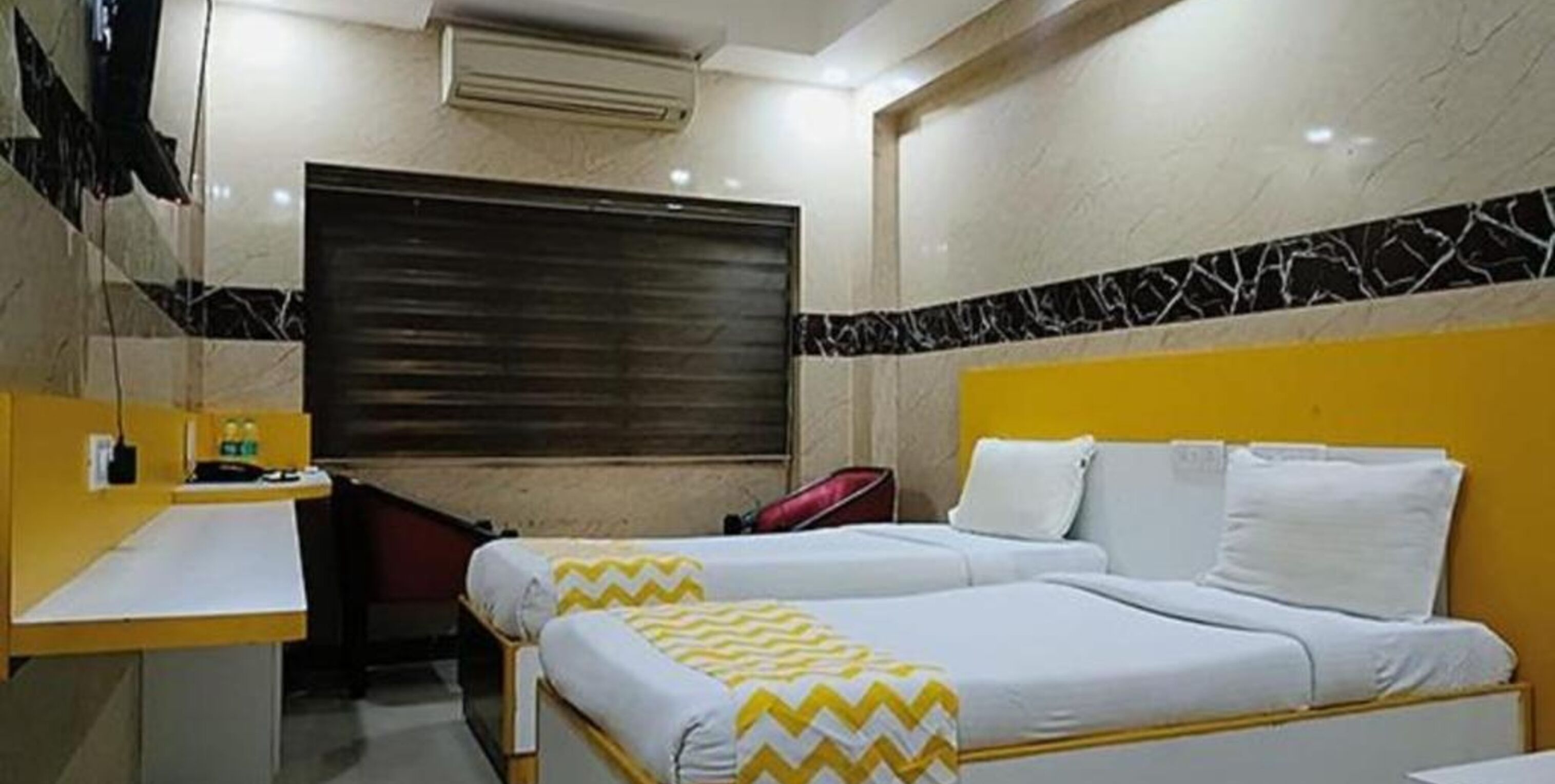Egyptian cotton sheets, premium bedding, in-room safe, WiFi (free)