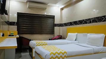 Egyptian cotton sheets, premium bedding, in-room safe, free WiFi