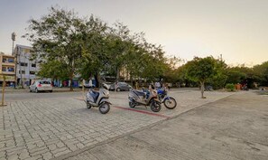 Parking - FabHotel Ten Eleven Grand (Indore)