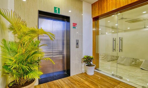 Lobby - FabHotel Ten Eleven Grand (Indore)