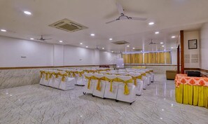Banquet hall - FabHotel Ten Eleven Grand (Indore)