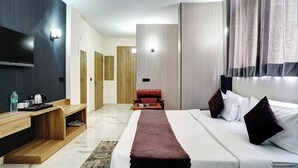 Luxury Room | Egyptian cotton sheets, premium bedding, in-room safe, WiFi (free) - Fabhotel Prime The Rivlet Mg Road (Gurugram)