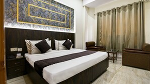 Egyptian cotton sheets, premium bedding, in-room safe, WiFi (free) - Fabhotel Prime The Rivlet Mg Road (Gurugram)