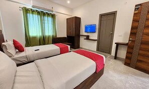 Egyptian cotton sheets, premium bedding, soundproofing, free WiFi - FabHotel KSP Kings Inn (Bengaluru)
