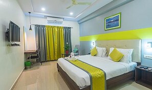 Egyptian cotton sheets, premium bedding, in-room safe, free WiFi