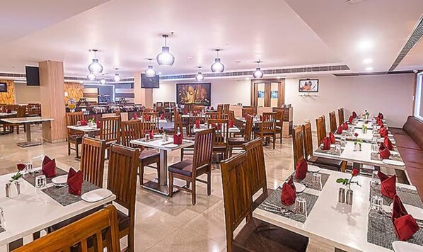 Restaurant - FabHotel Prime V Pride (Visakhapatnam)