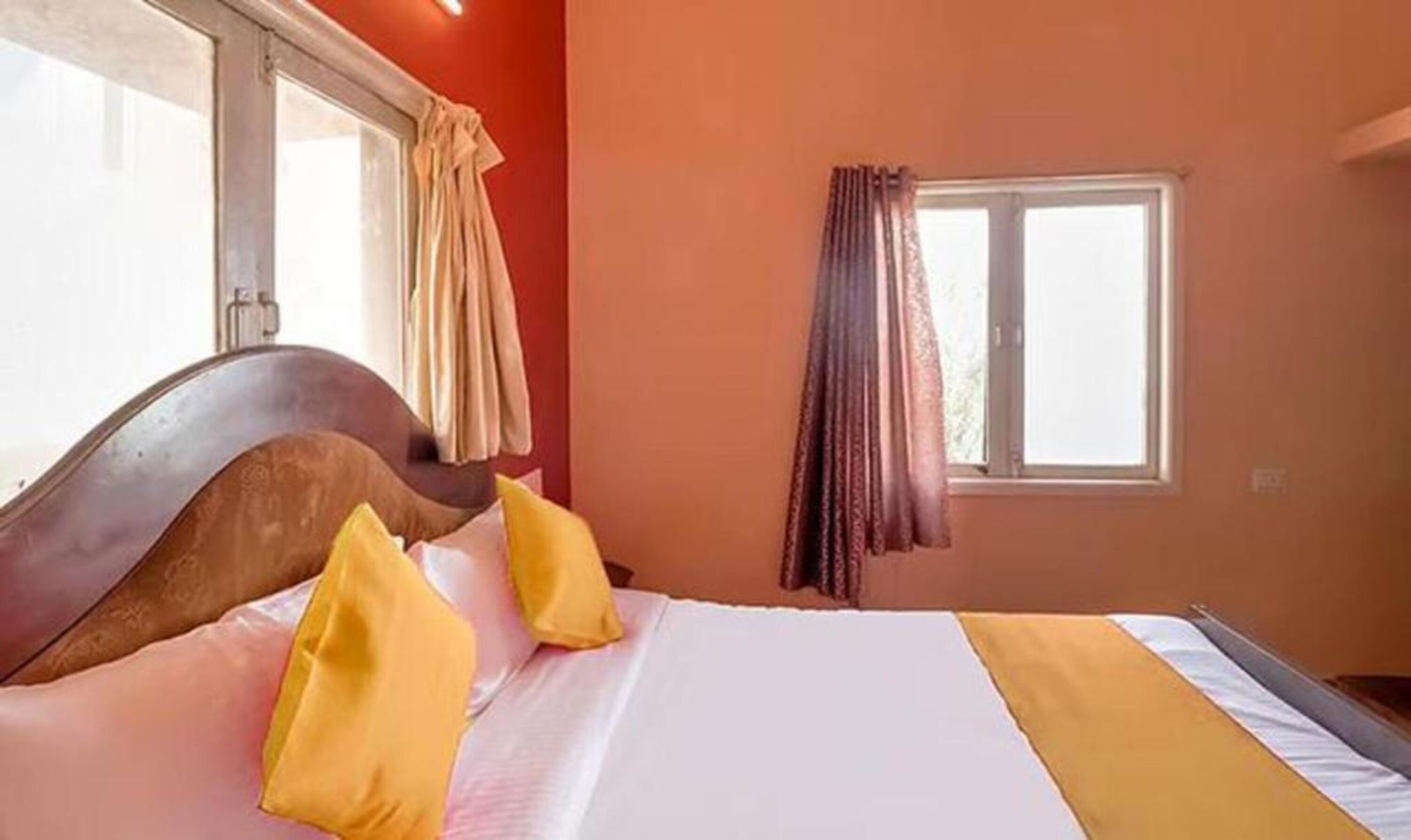 Egyptian cotton sheets, premium bedding, in-room safe, free WiFi