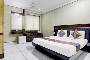 Deluxe Room | Egyptian cotton sheets, premium bedding, in-room safe, free WiFi