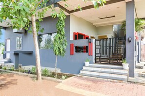 숙박 시설 입구