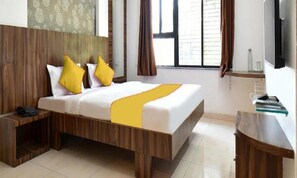 Egyptian cotton sheets, premium bedding, in-room safe, free WiFi - FabHotel Shangrila Elite (Chhatrapati Sambhajinagar)