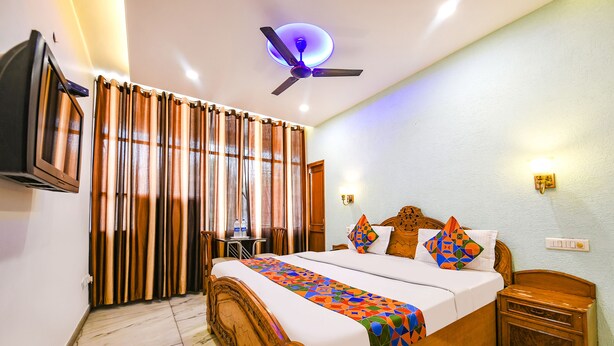 Deluxe Room | Egyptian cotton sheets, premium bedding, in-room safe, WiFi (free) - FabExpress Skylark (Chandigarh)