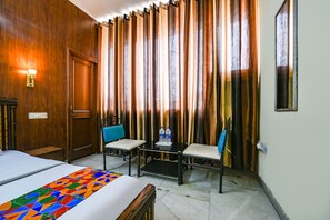 Egyptian cotton sheets, premium bedding, in-room safe, free WiFi - FabExpress Skylark (Chandigarh)