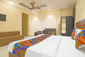 Egyptian cotton sheets, premium bedding, in-room safe, free WiFi