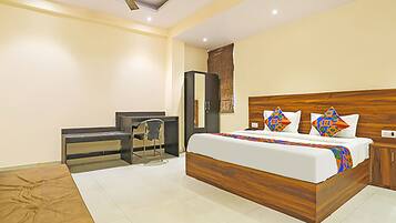 Egyptian cotton sheets, premium bedding, in-room safe, free WiFi