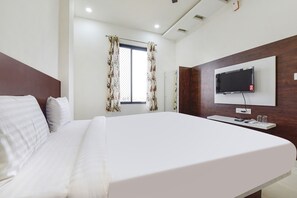 Egyptian cotton sheets, premium bedding, in-room safe, free WiFi