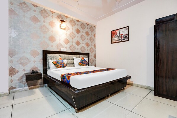 Egyptian cotton sheets, premium bedding, in-room safe, free WiFi - FabHotel The Hamlet (Noida)