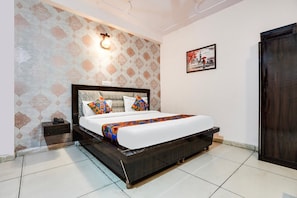 Egyptian cotton sheets, premium bedding, in-room safe, free WiFi - FabHotel The Hamlet (Noida)