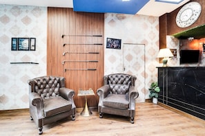 Lobby sitting area - FabHotel The Hamlet (Noida)