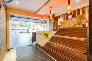 ฝ่ายต้อนรับ